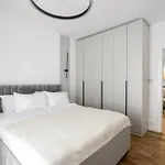 아파트 Maze Modern 1 King Bed Apartment, Fast Wi-fi, In One Cotroceni 부쿠레슈티