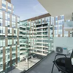 Maze Modern 1 King Bed Apartment, Fast Wi-fi, In One Cotroceni 아파트 *