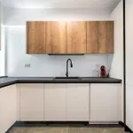 Maze Modern 1 King Bed Apartment, Fast Wi-fi, In One Cotroceni 부쿠레슈티