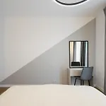 Maze Modern 1 King Bed Apartment, Fast Wi-fi, In One Cotroceni 아파트