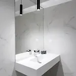 아파트 Maze Modern 1 King Bed Apartment, Fast Wi-fi, In One Cotroceni *