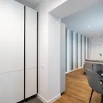 아파트 Maze Modern 1 King Bed Apartment, Fast Wi-fi, In One Cotroceni 부쿠레슈티