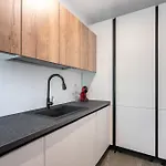 Maze Modern 1 King Bed Apartment, Fast Wi-fi, In One Cotroceni * 부쿠레슈티