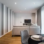 Maze Modern 1 King Bed Apartment, Fast Wi-fi, In One Cotroceni 아파트 *