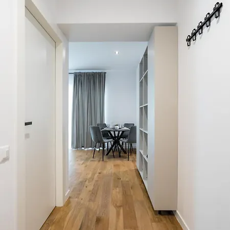 Maze Modern 1 King Bed Apartment, Fast Wi-fi, In One Cotroceni Boekarest