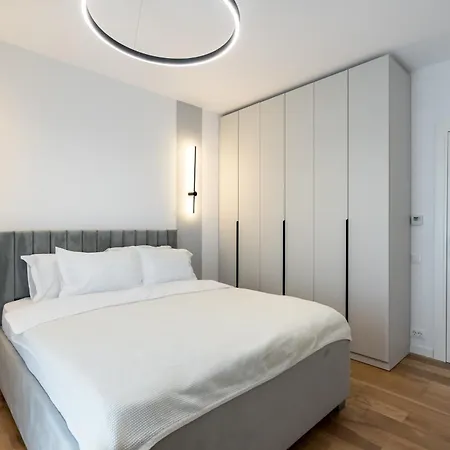 Maze Modern 1 King Bed Apartment, Fast Wi-fi, In One Cotroceni