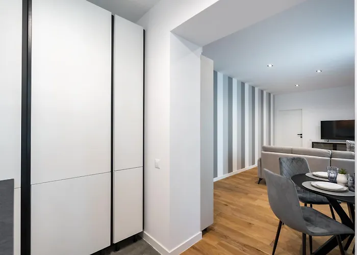 Апартаменти Maze Modern 1 King Bed Apartment, Fast Wi-fi, In One Cotroceni Бухарест