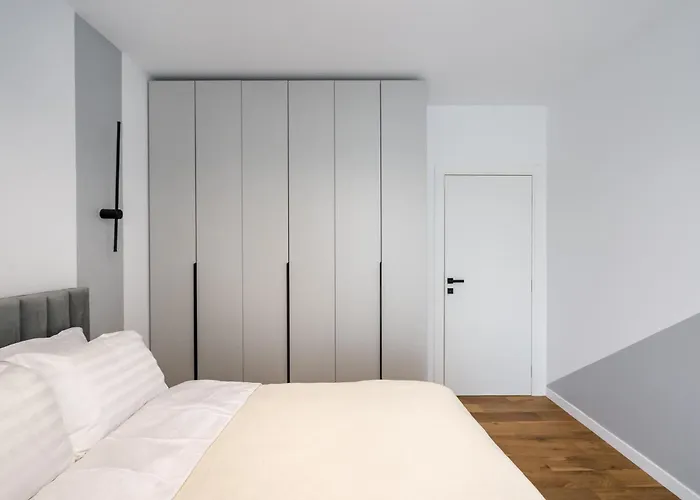 Апартаменти Maze Modern 1 King Bed Apartment, Fast Wi-fi, In One Cotroceni