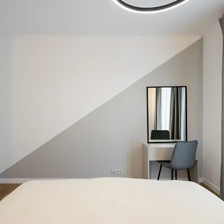 Maze Modern 1 King Bed Apartment, Fast Wi-fi, In One Cotroceni 公寓