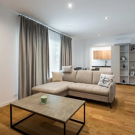 Maze Modern 1 King Bed Apartment, Fast Wi-fi, In One Cotroceni 公寓 *