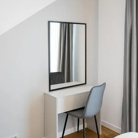 Maze Modern 1 King Bed Apartment, Fast Wi-fi, In One Cotroceni 公寓