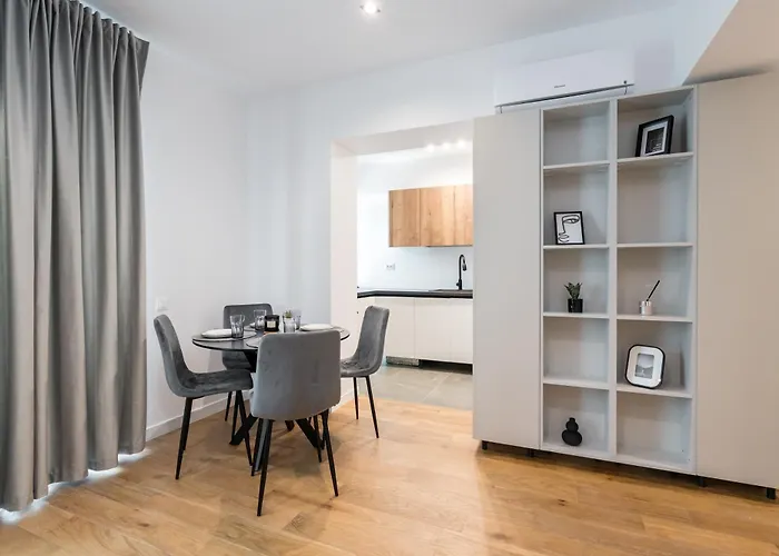 Maze Modern 1 King Bed Apartment, Fast Wi-fi, In One Cotroceni *