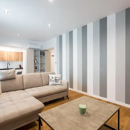 Maze Modern 1 King Bed Apartment, Fast Wi-fi, In One Cotroceni *