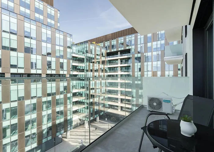 Maze Modern 1 King Bed Apartment, Fast Wi-fi, In One Cotroceni Daire *