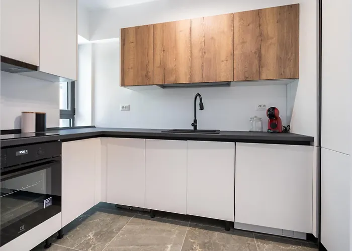 Maze Modern 1 King Bed Apartment, Fast Wi-fi, In One Cotroceni Daire *